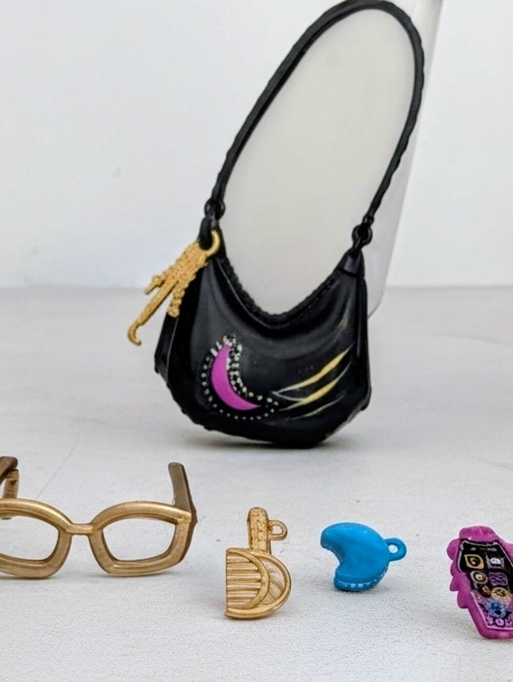 Monster High G3 Clawdeen Wolf Core Doll Replacement Accessories Bundle - 5 Piece